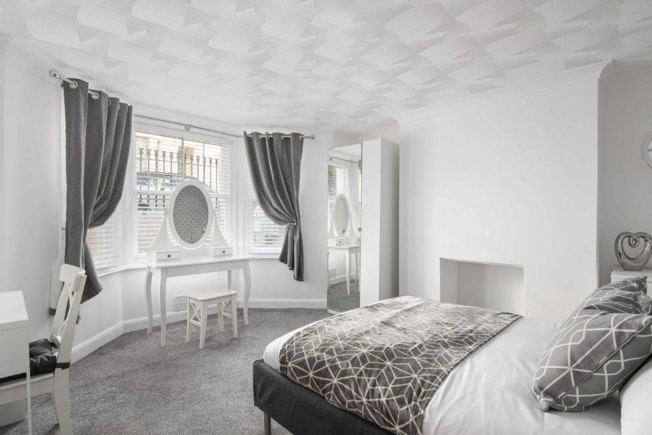 The Roost Group - Stylish Apartments Gravesend Bagian luar foto