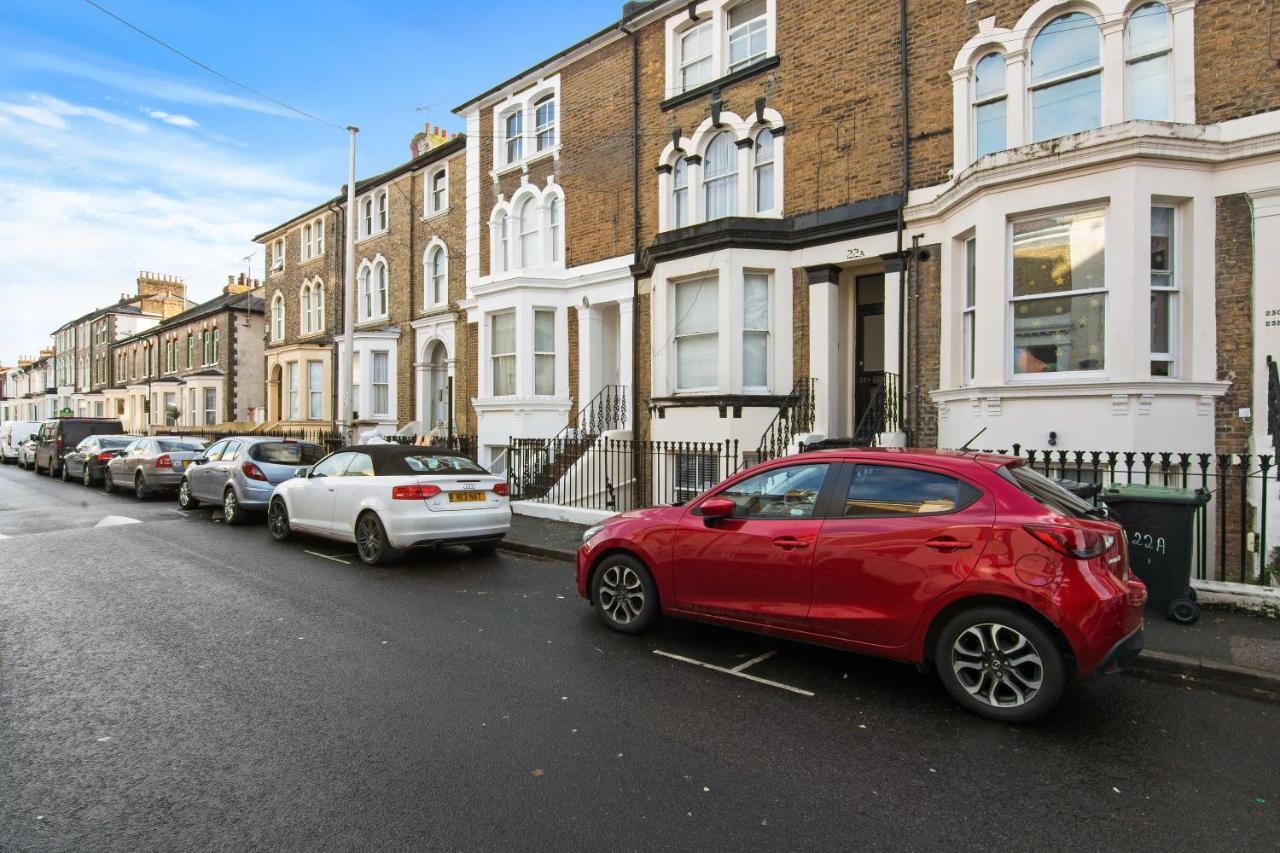 The Roost Group - Stylish Apartments Gravesend Bagian luar foto